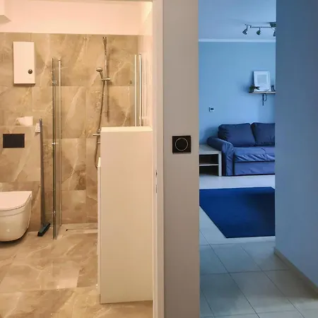 1 Bedroom Awesome In דירה *