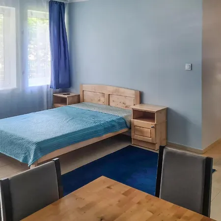 1 Bedroom Awesome In דירה